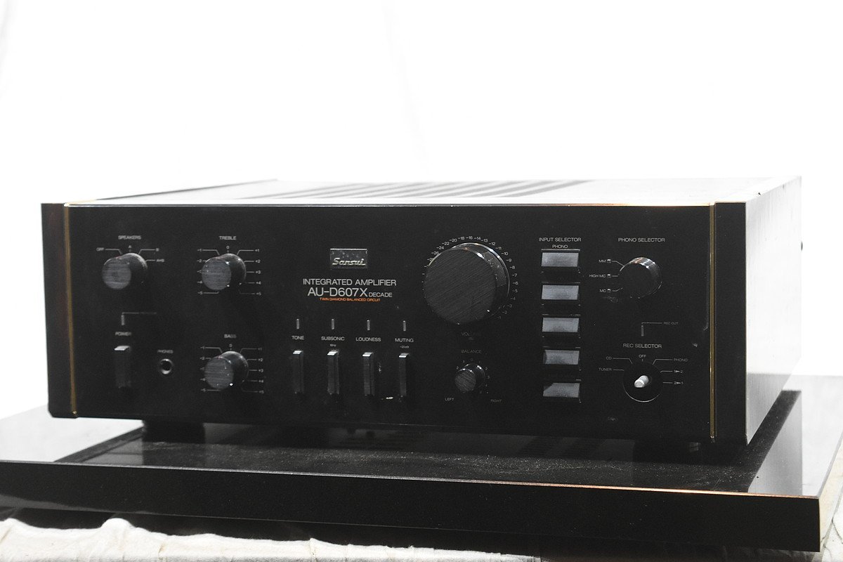 ジャンク品。au-d607X DECADE sansui サンスイ au-d 607 x decade