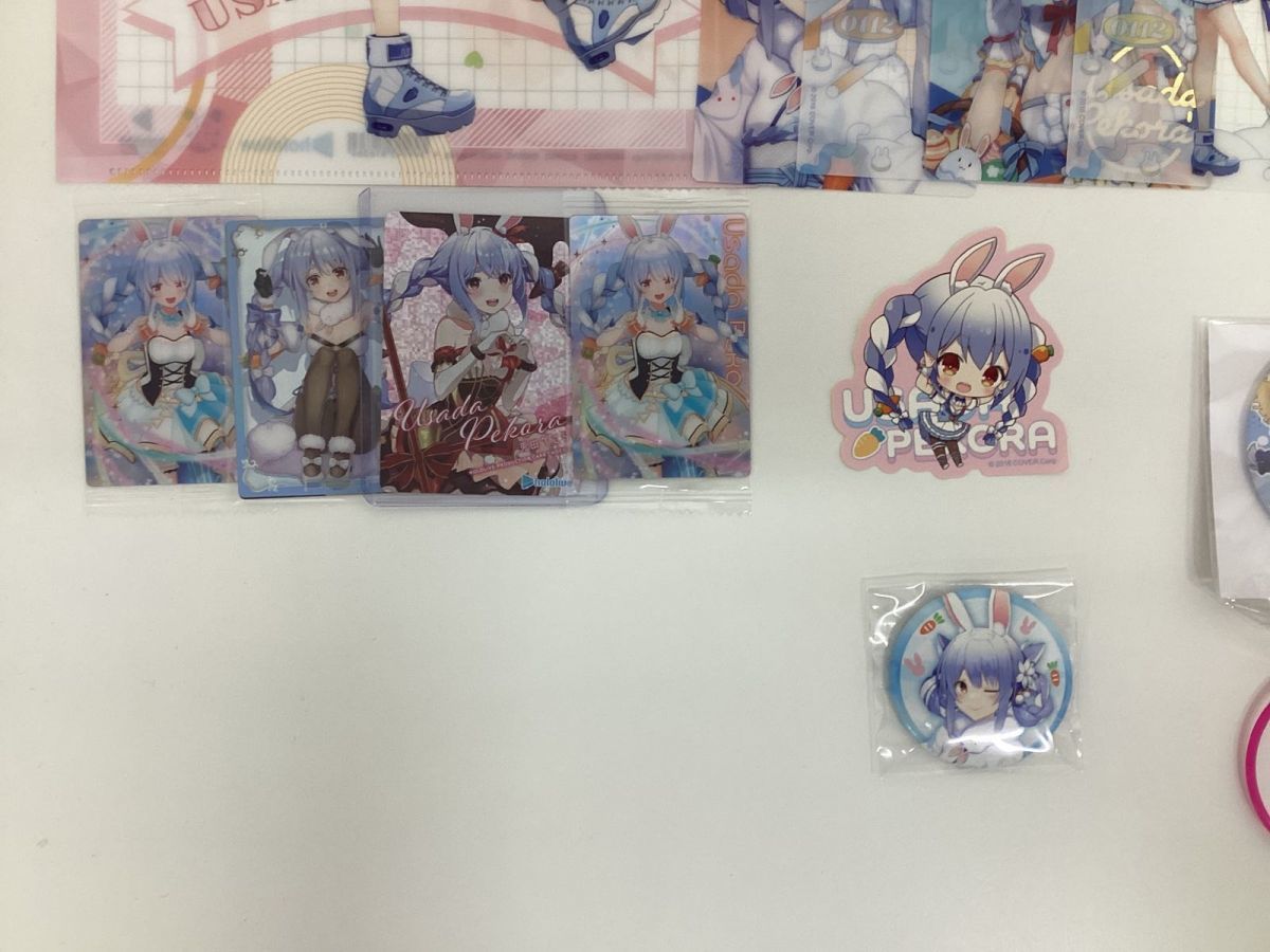 現状】VTuber ホロライブ 兎田ぺこら グッズ まとめ売り キャラ分け 缶 