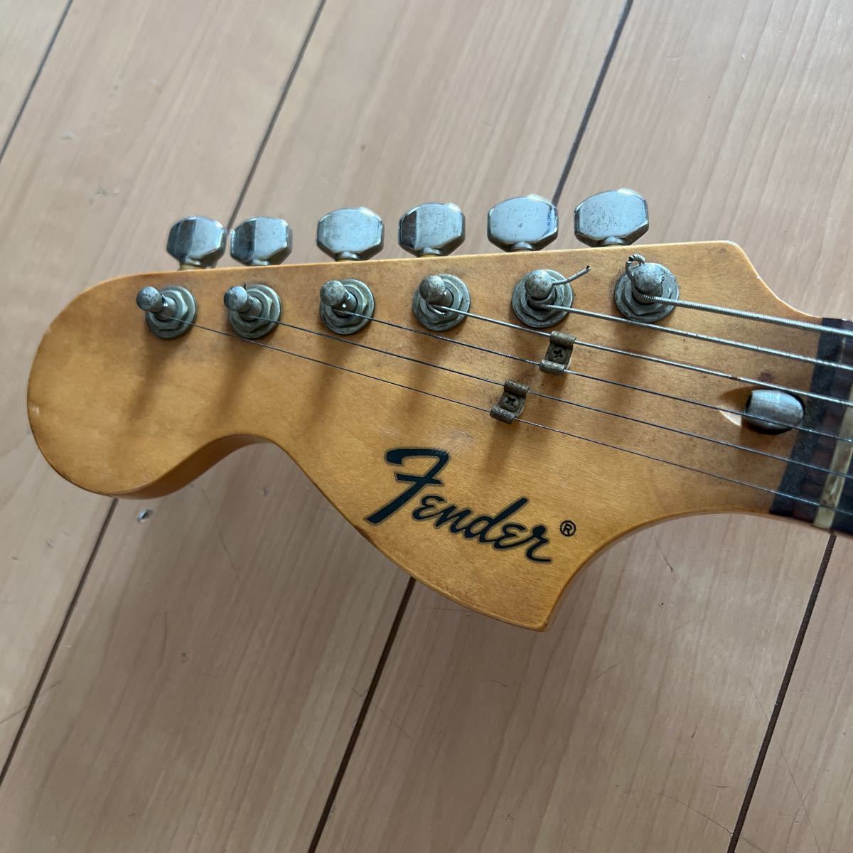 Fender エレキギター、シリアル番号:N018906、外観比較的綺麗 Fender