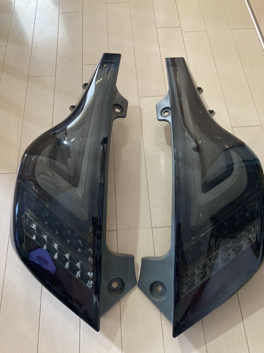 本物保証，限定SALE ヴァレンティ ジュエルLEDテールランプ スモークブラッククローム ハイマウントストップランプ トヨタ アクア NHP10(テールライト)｜売買されたオークション情報、yahooの商品情報をアーカイ トヨタ用
