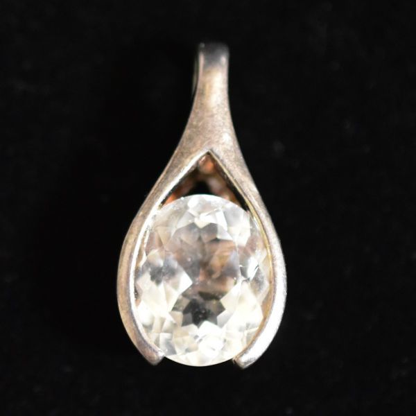 アンティーク 純銀製 天然石 ホワイトトパーズのペンダントトップ/チャーム 丁寧な細工 本物保証 オーバルミックスカット