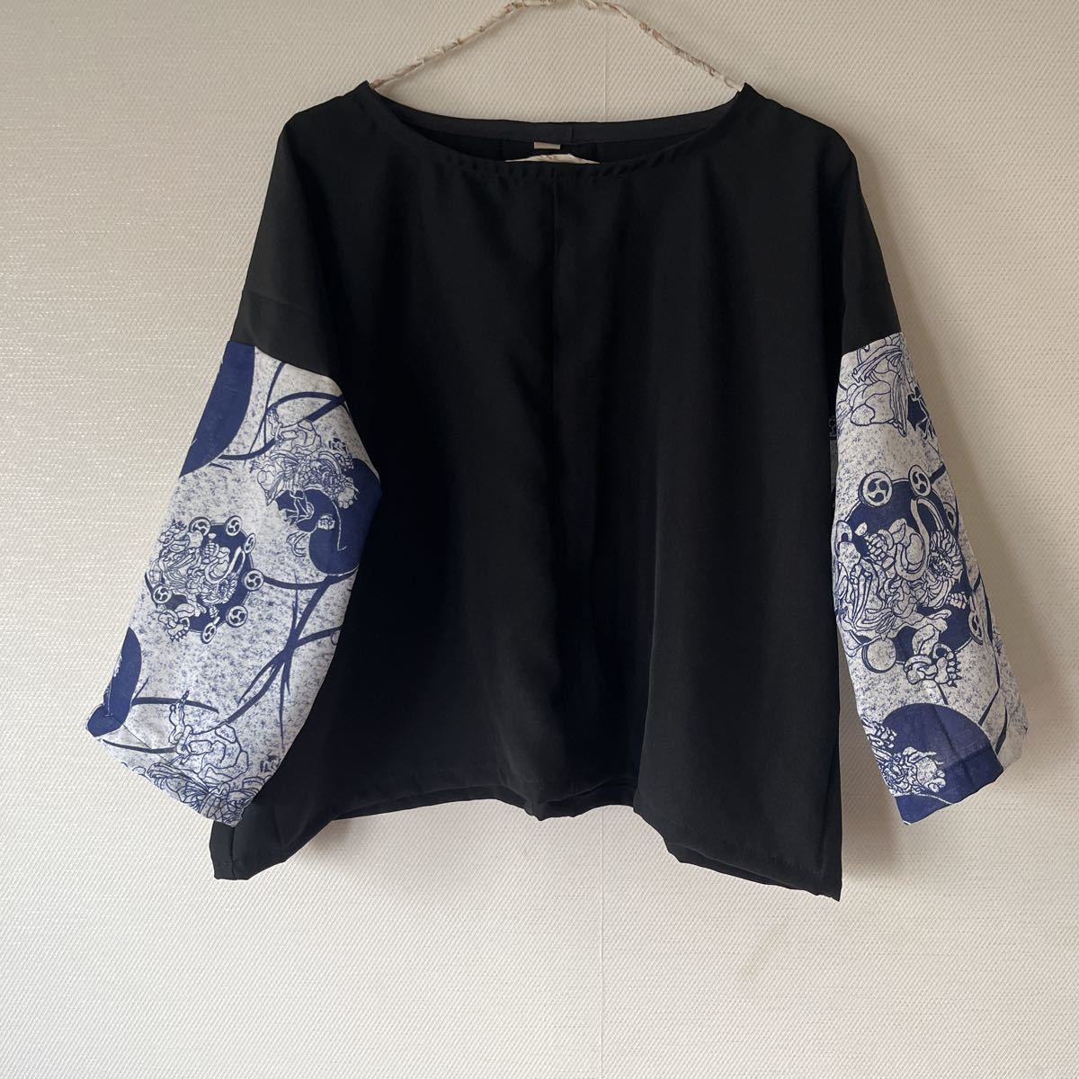 送料無料◆ハンドメイド　風神雷神柄　トップス◆ 着物・手拭リメイク　ドロップショルダー　青系