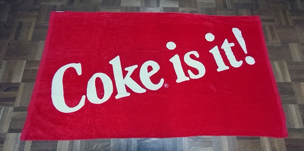  箱付 コカ コーラ スーパージャンボバスタオル COCA-COLA(コカ・コーラ)｜売買されたオークション情報、yahooの商品情報をアーカイブ公開 - オークファン コカ・コーラ