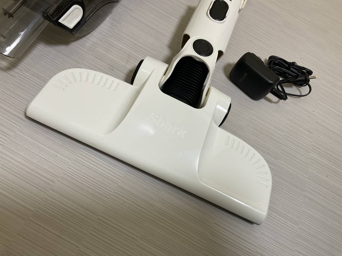 未使用自宅保管品 綺麗 シャークニンジャ CH965J 充電式サイクロンスティッククリーナー 掃除
