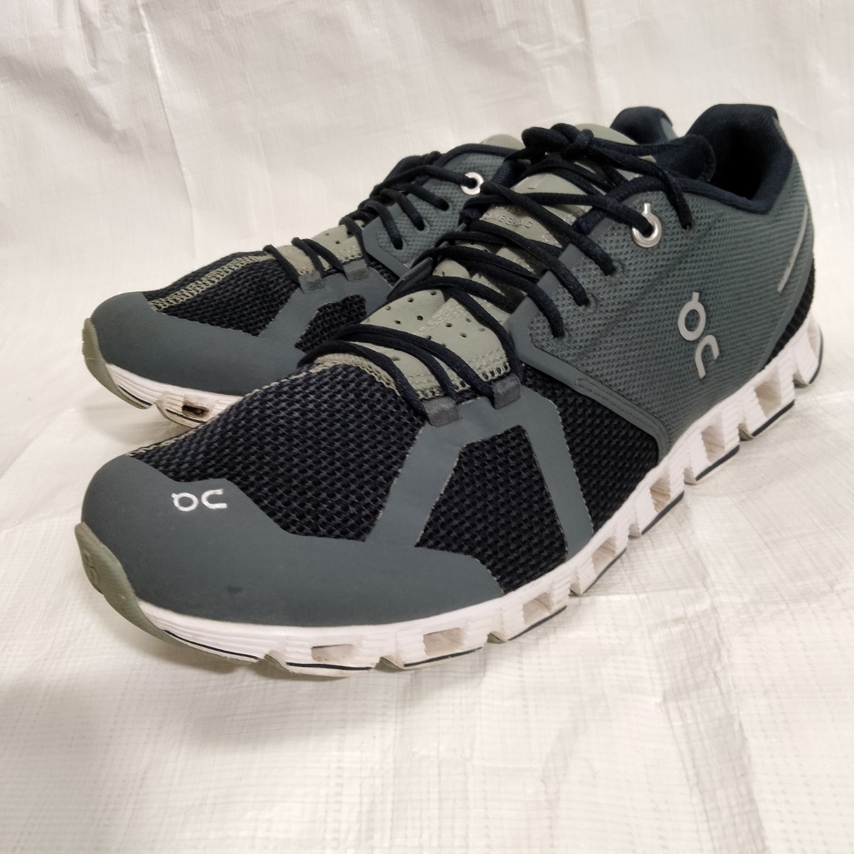 オン On クラウド Cloud　スニーカー　メッシュ　8.5 42 26.5 グレー　grey ランニング　マラソン　カジュアル　軽量　シューズ　靴　
