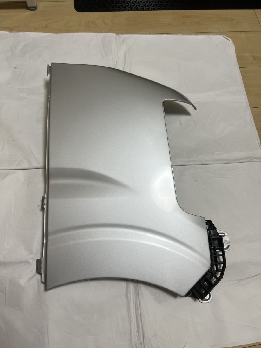 美品 DA17V エブリィ 右フェンダー シルバー Z2S クリッパー フロント 