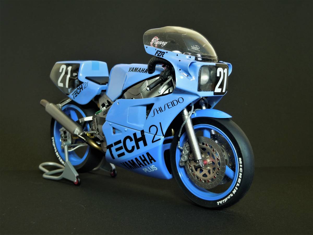 ブルーハーツ TECH21 YAMAHA FZR750 1985 SUZUKA8耐 平 忠彦＆ケニー ロバーツ (完成
