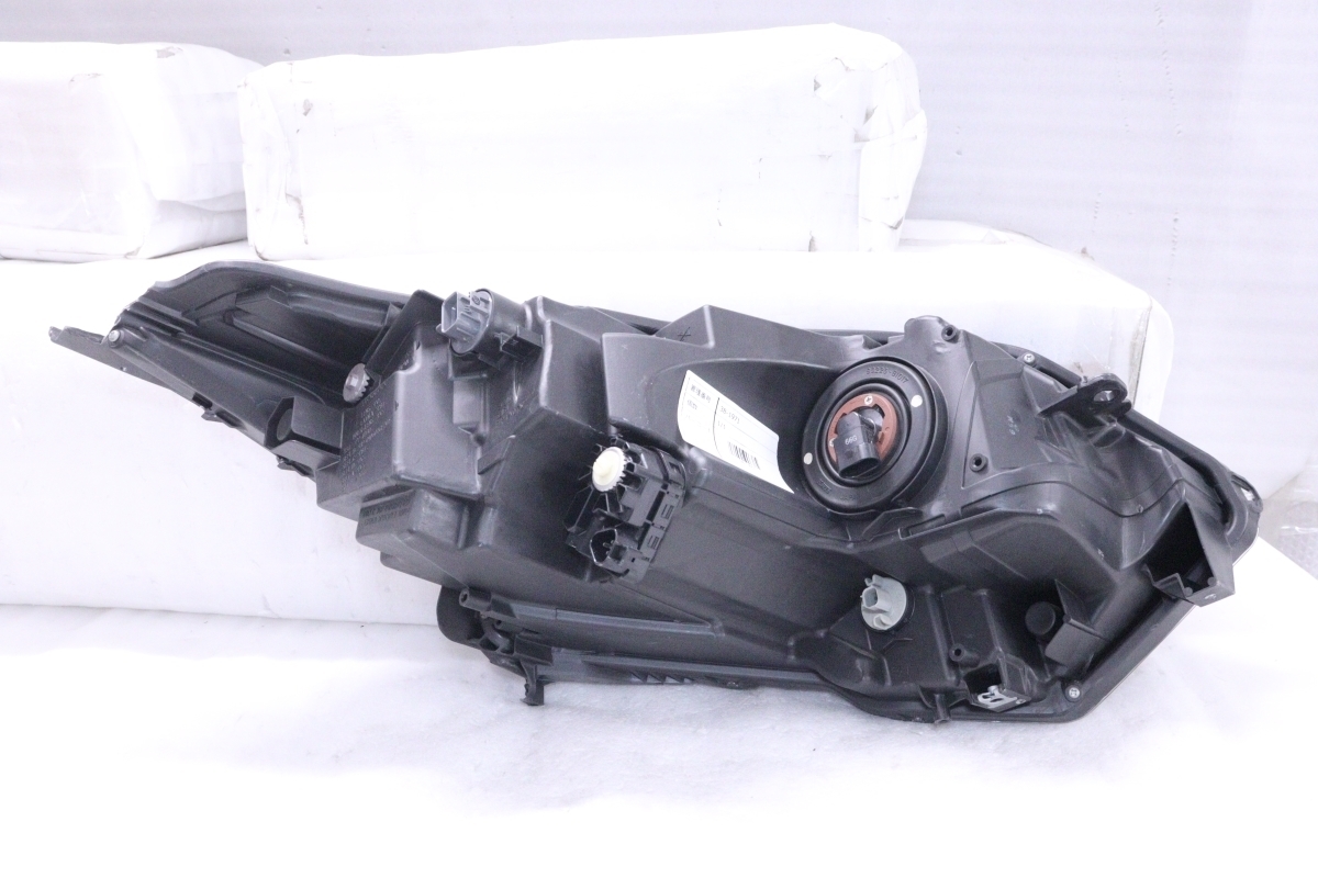 38-1971☆前期 LED RU1 ヴェゼル☆左ヘッドライト KOITO 100-62164 打