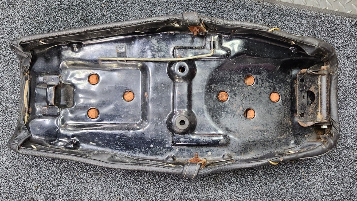 ホンダ CL350 純正シート 縦開きシート CL250 CB250 CB350 当時物(純正 
