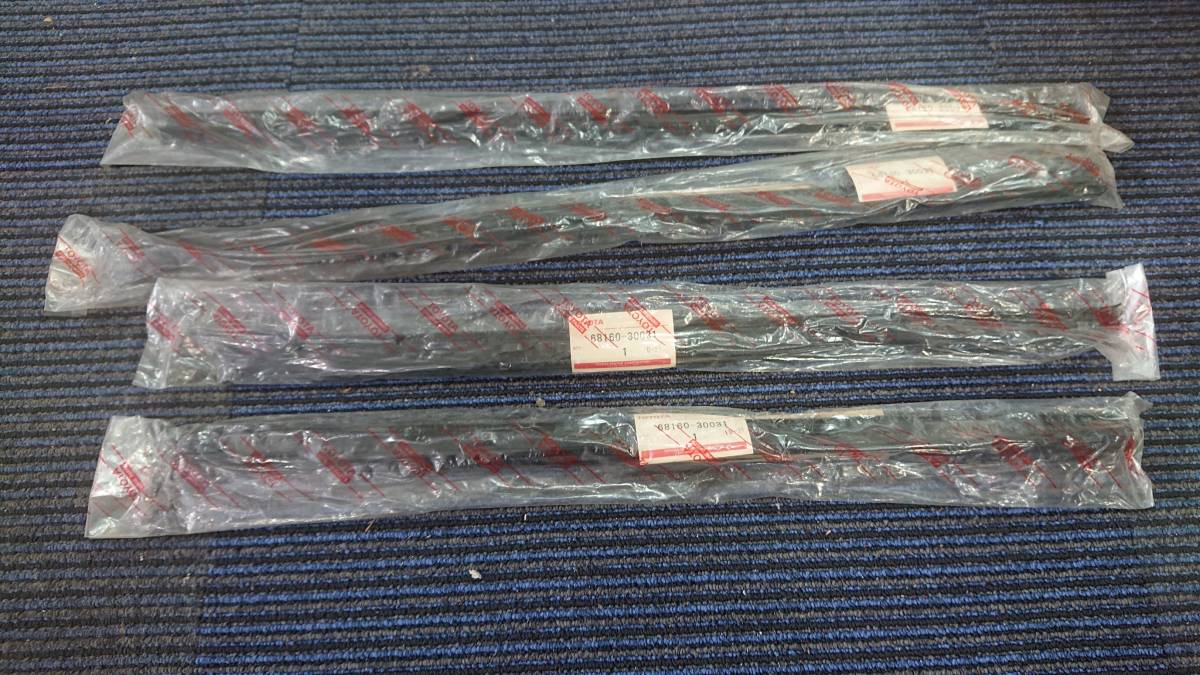 専用ページです MS50 クラウン トヨタ純正 前後ドア水切りモール 外側 1台分 当時物