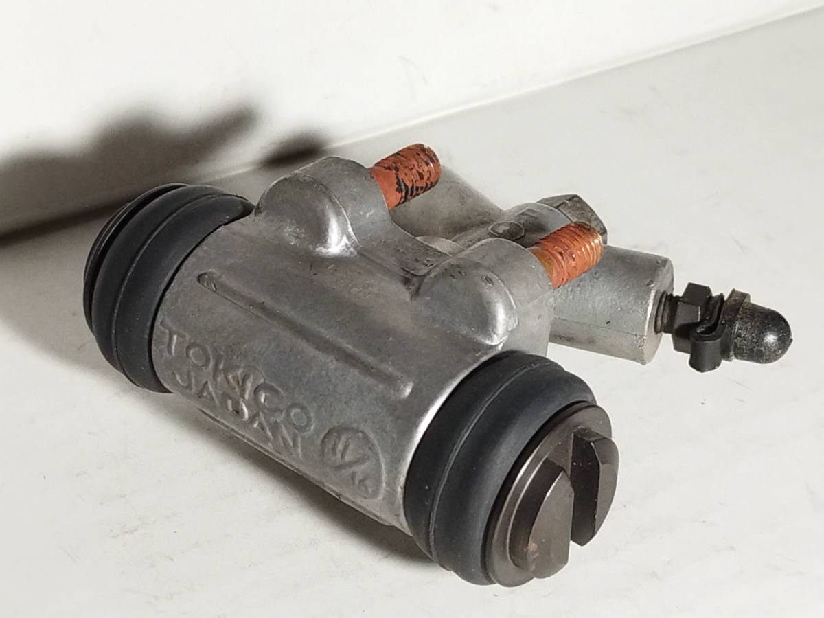 日産純正新品！77.9～ 620ダットサントラック用のリアホイール 