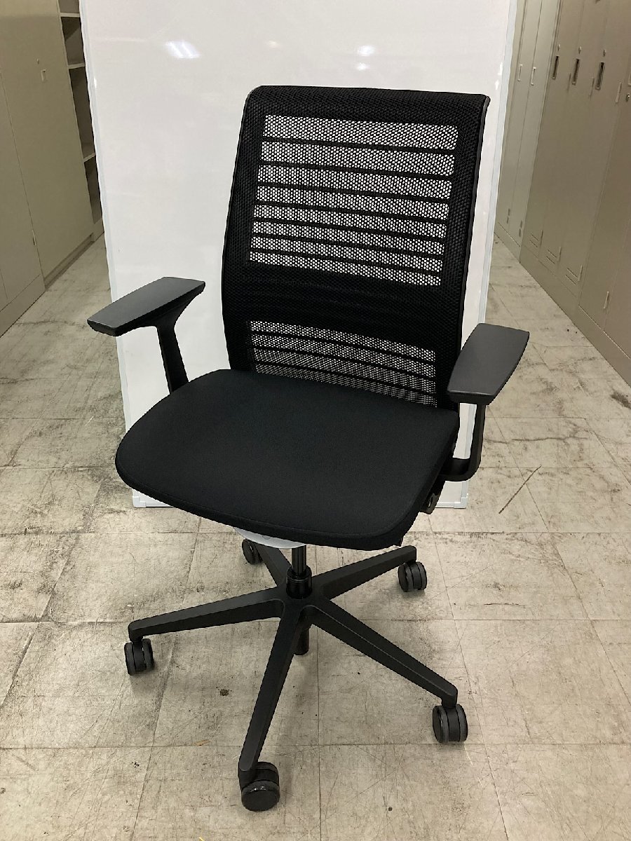 美品！スチールケース　シンクチェア　背3Dニット　シーガルフレーム　 肘付　Steelcase　Think　オフィスチェア　 OAチェア　