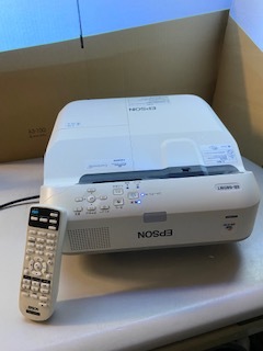 EPSON EB-685WT 超短焦点プロジェクター 電源ケーブル リモコン付