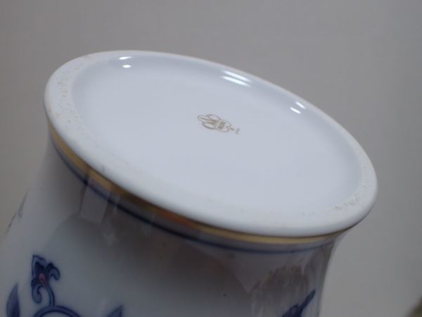 大倉陶園 OKURA 花瓶 高さ約26 OKURA 花瓶 大倉陶園 中古 高さ約27㎝ バラ 豊JE542/1J○