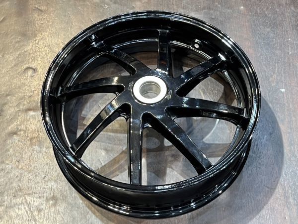リアアルミホイール　艶ありブラックリペイント済み　MC２８　NSR250R　中古　塗装後未走行　１７インチ　４．５J