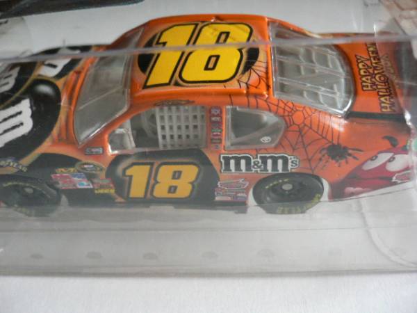 NASCAR 1/64 2011 #18 Kyle Busch 　M&M’s　Halloween　_2