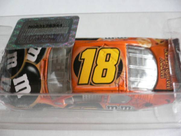 NASCAR 1/64 2011 #18 Kyle Busch 　M&M’s　Halloween　_3