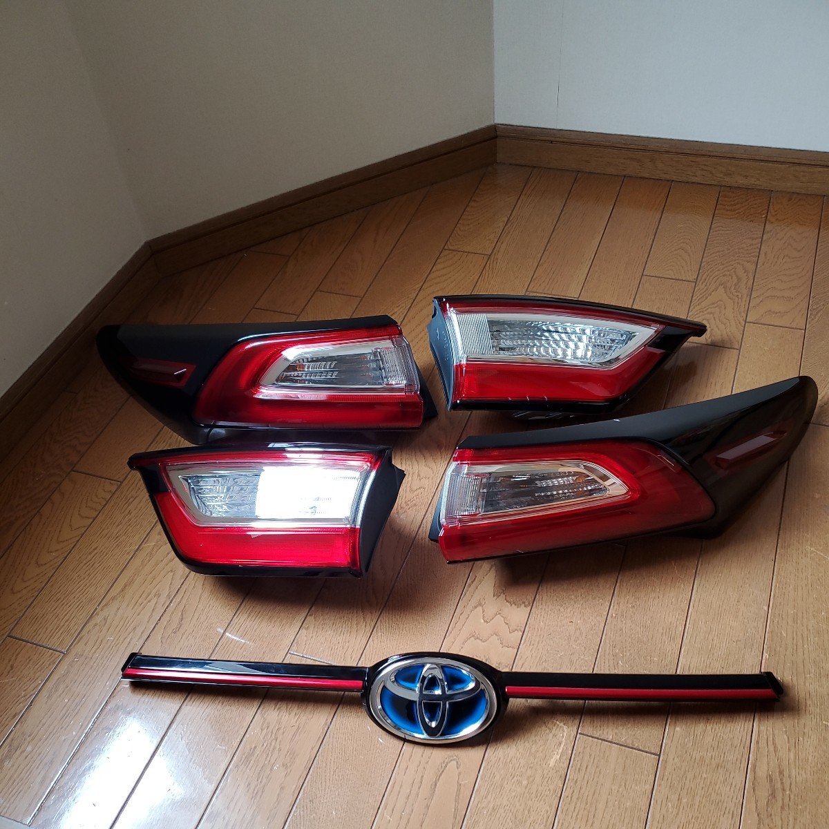 60 65 トヨタハリアーテールランプ一式 後期型 ハイブリッド 中古