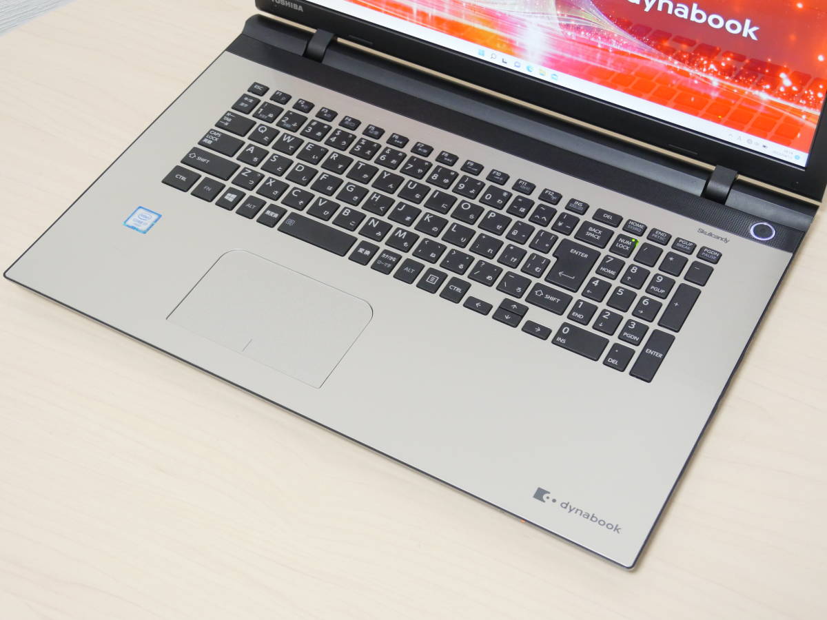 ノートパソコン dynabook 17.3型 Core i7 Win11SSD有 ：東芝の