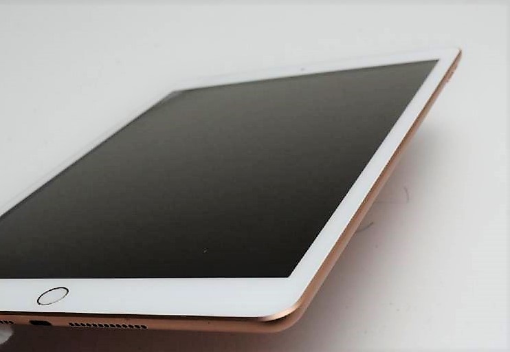 超美品】 iPad 第7世代 32GB Wi-Fiモデル 使用頻度少なくバッテリー
