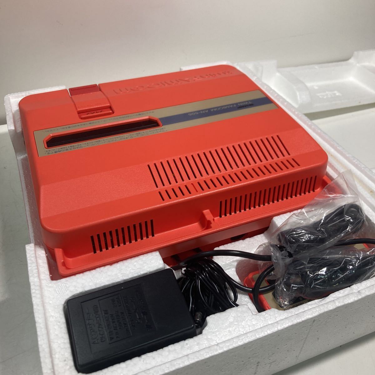 B0928U】SHARP TWIN FAMICOM ツインファミコン AN-505 RD 箱付き(本体 