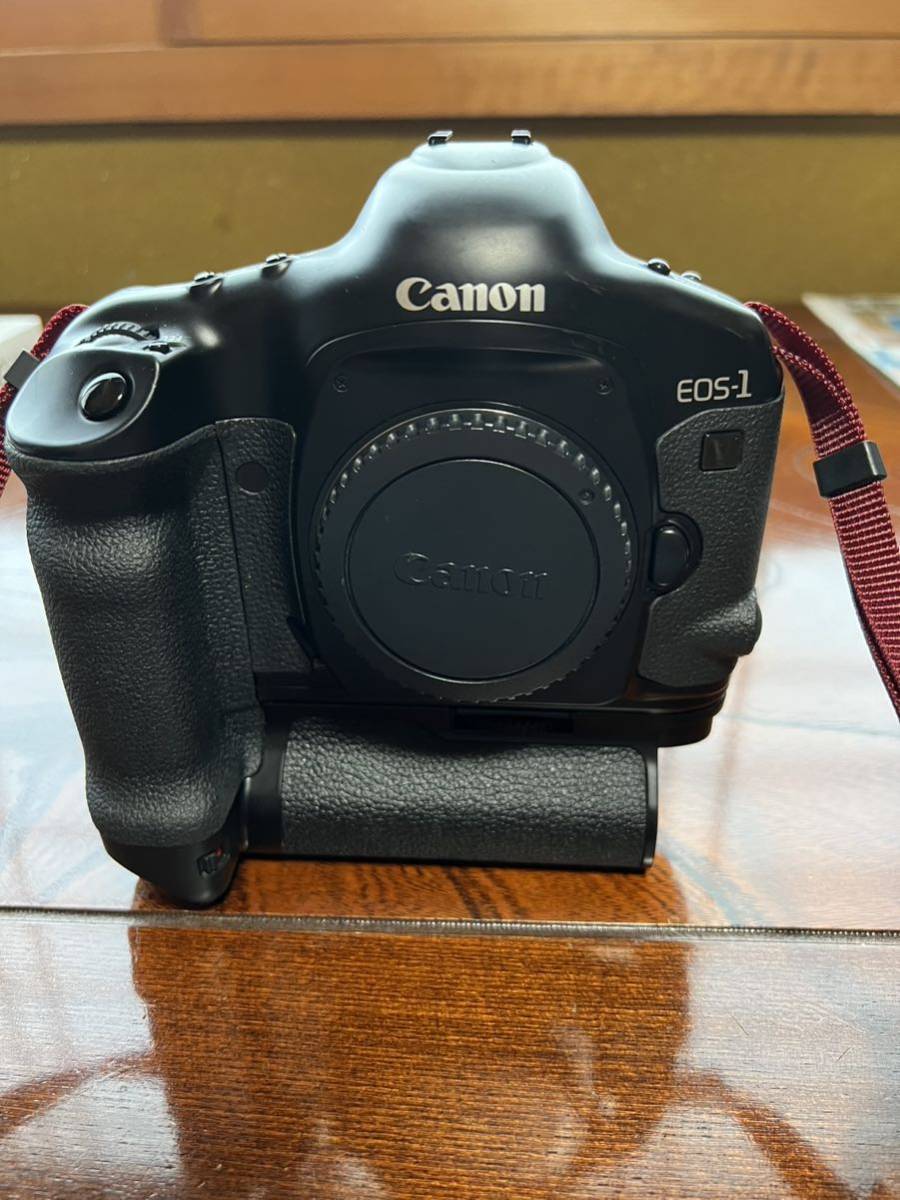 EOS 1V HS　1V専用充電器NC-Ｅ２+バッテリーＮＥ-Ｅ２ ２個付き　美品