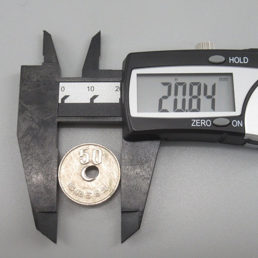 中古エラーコイン エラー硬貨 ５０円硬貨 ５０円玉 昭和58年 穴ずれ