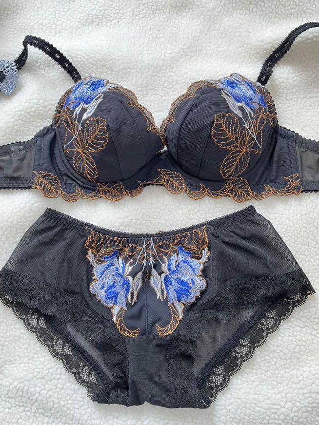 ワコールWACOALサルート saluteD70ブラ＋ボーイズショーツM黒　