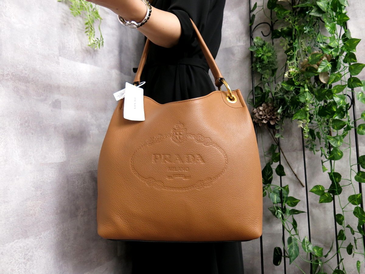 レザー PRADA プラダ ロゴ型押し カーフ ○超美品○PRADA - Yahoo 