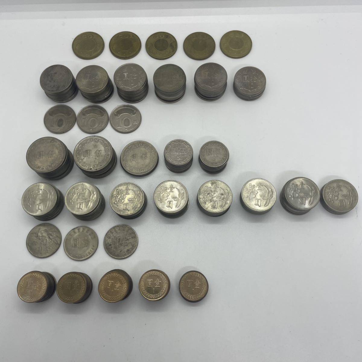 □【買取まねきや】100円 銀貨 130枚 1000円 銀貨 7枚 計137枚 東京