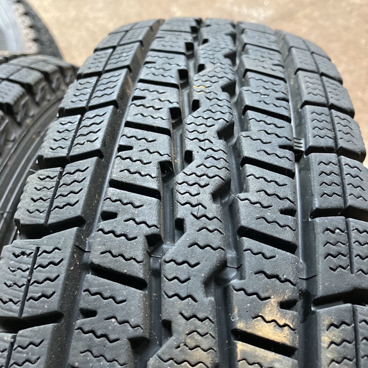 DUNLOP WINTERMAXX 極溝スタッドレス！！145 R12 6p.r 軽トラ 