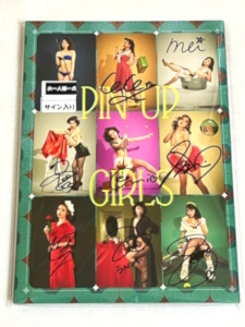 送料無料 新品☆直筆サイン入り☆写真集 『PIN-UP GIRLS』 朝倉ここな うんぱい 小倉由菜 加美杏奈 栗山莉緒 さつき芽衣 宍戸里帆 八木奈々