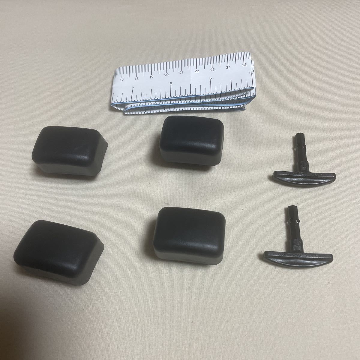 THULE スーリー　スクエアバー　バーエンド　キャップ　4個セット　未使用品　おまけ付き_1