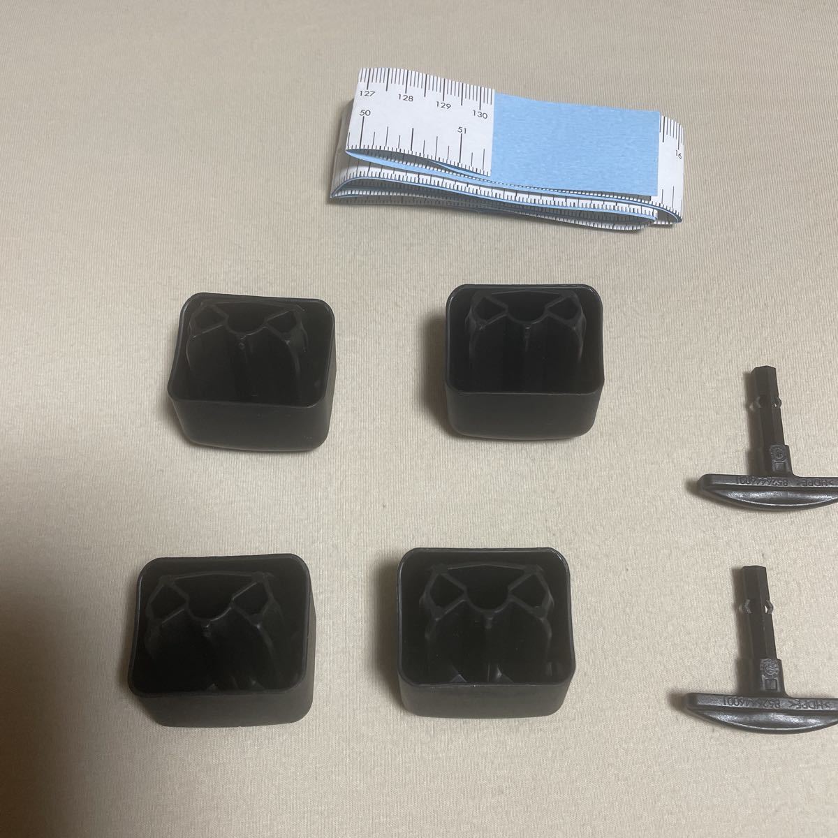 THULE スーリー　スクエアバー　バーエンド　キャップ　4個セット　未使用品　おまけ付き_2