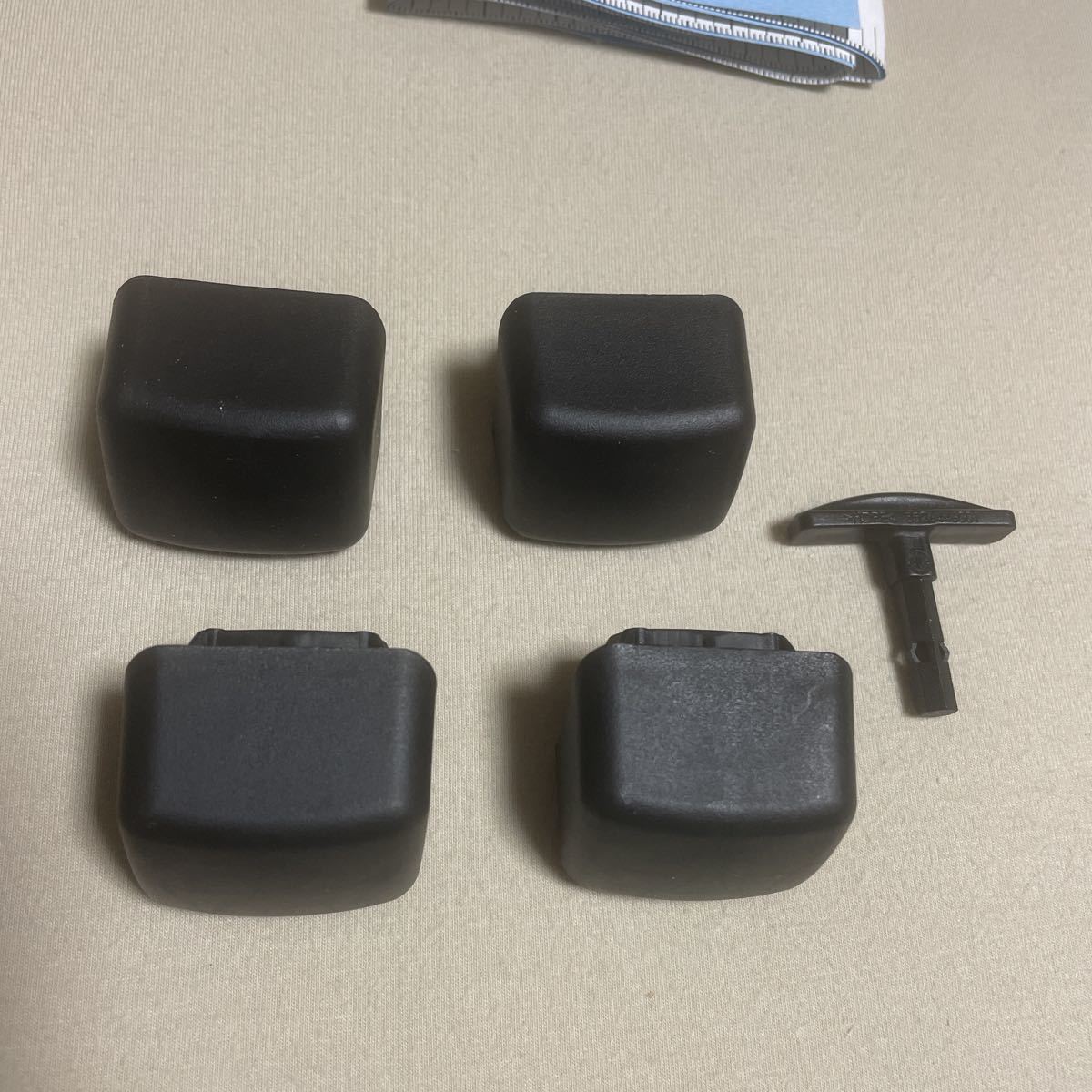 THULE スーリー　スクエアバー　バーエンド　キャップ　4個セット　未使用品　おまけ付き_4