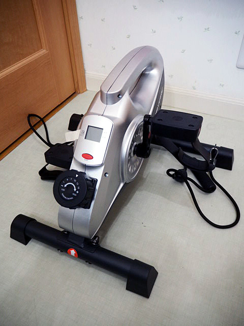 新品未使用エアロバイク MAXKAREフィットネスバイク 小型 スピンバイク 