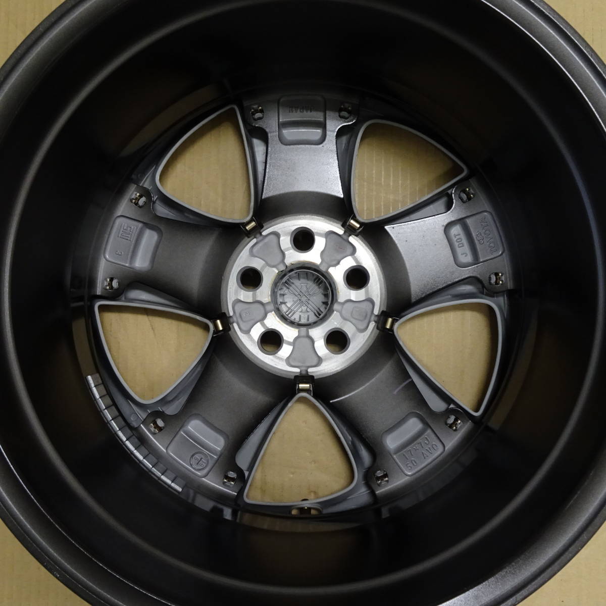 ☆ 新車外し 送料1200円～ トヨタ 50系 プリウス 後期 純正 17インチ