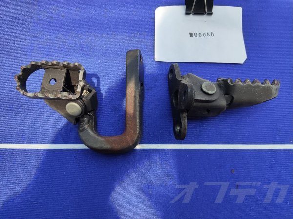 2026年最新Yahoo!オークション 左右 ヤマハ セロー225-3 C9-1109 2000年モデル 純正 セロー225 ステップ メインステップ 左右セット フットペグ セロー225W 【セロー225W 4JG2 より取り外し】#0050