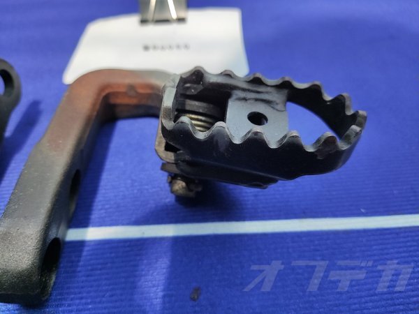 2026年最新Yahoo!オークション 左右 ヤマハ セロー225-3 C9-1109 2000年モデル 純正 セロー225 ステップ メインステップ 左右セット フットペグ セロー225W 【セロー225W 4JG2 より取り外し】#0050