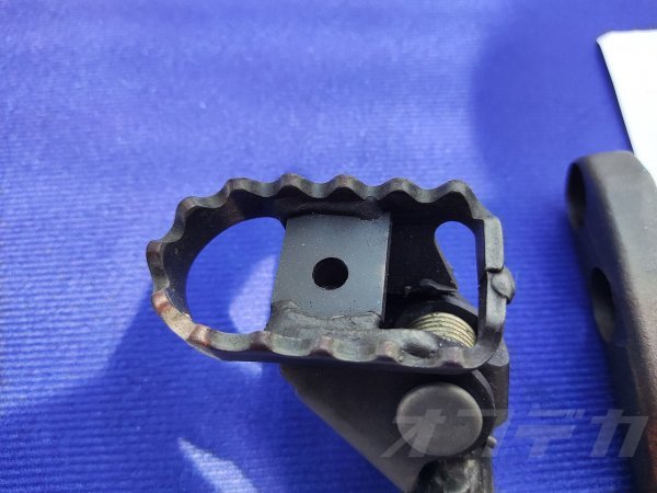 2026年最新Yahoo!オークション 左右 ヤマハ セロー225-3 C9-1109 2000年モデル 純正 セロー225 ステップ メインステップ 左右セット フットペグ セロー225W 【セロー225W 4JG2 より取り外し】#0050