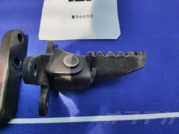 2026年最新Yahoo!オークション 左右 ヤマハ セロー225-3 C9-1109 2000年モデル 純正 セロー225 ステップ メインステップ 左右セット フットペグ セロー225W 【セロー225W 4JG2 より取り外し】#0050