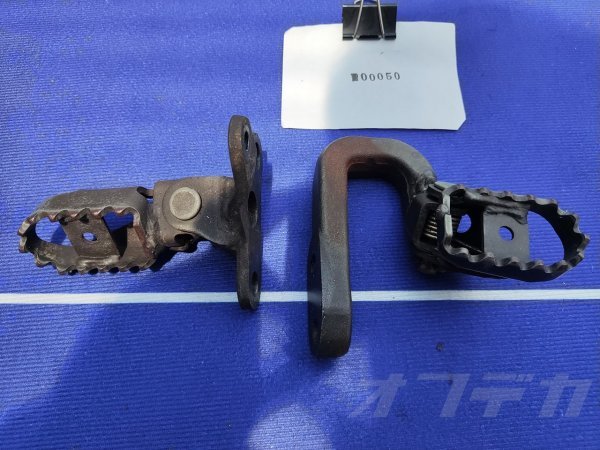 2026年最新Yahoo!オークション 左右 ヤマハ セロー225-3 C9-1109 2000年モデル 純正 セロー225 ステップ メインステップ 左右セット フットペグ セロー225W 【セロー225W 4JG2 より取り外し】#0050
