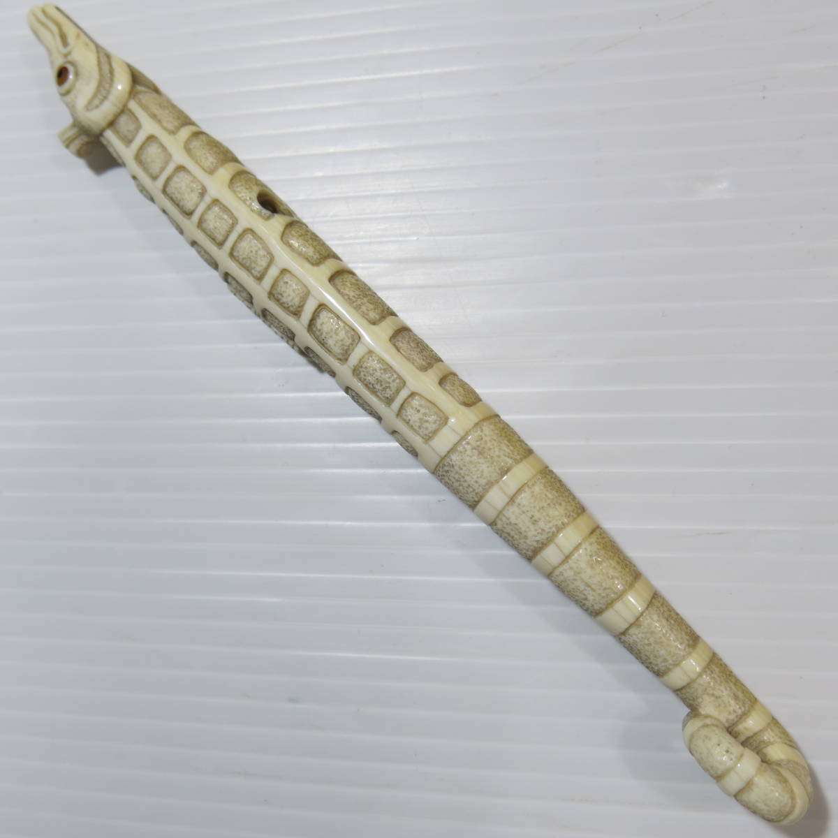 昭和レトロ 根付 長い 天然素材 縞あり 魚 龍 細密工芸 日本の美 現代 