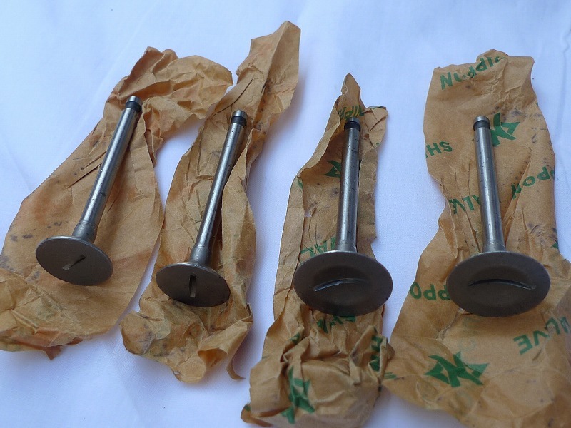 ホンダドリームスーパースポーツ CB77用社外バルブ4本セット（未使用、ジャンク扱い）