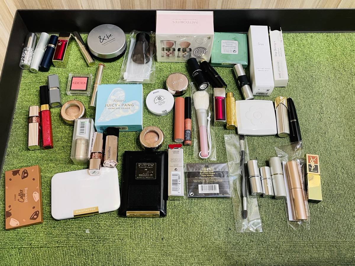 定番人気，人気SALE HJ2 1円 コスメ商品おまとめセット 計40点以上 イブサンローランなど 口紅 ファンデーション チーク アイシャドウ 化粧品(セット)｜売買されたオークション情報、yahooの商品情報をアーカイブ セット