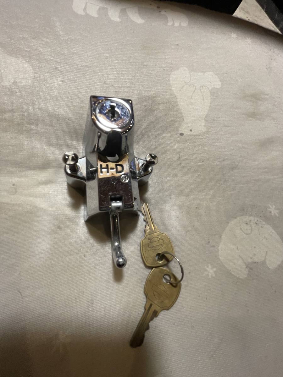 ハーレー　純正オプション　ヘルメット　ロック　 ヘルメットホルダ　中古美品　ハーレーダビッドソン