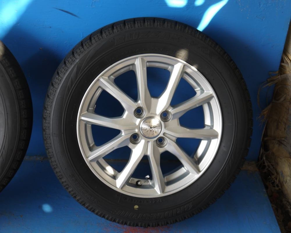 フィット 185/60R15 2023年 バリ山スタッドレス シャトル グレイス YS2993【送料無料185/60R15】フィット シャトル グレイス 2020年製