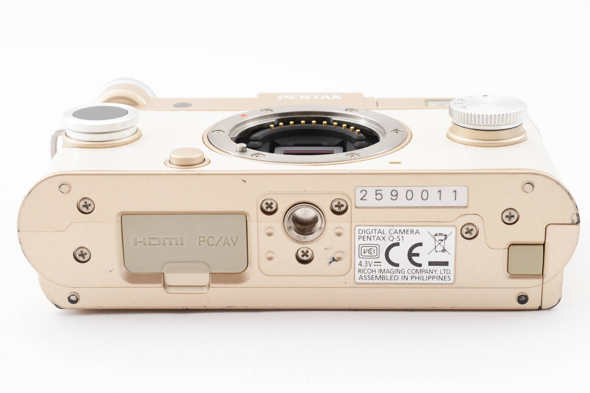 美品 PENTAX Q-S1 ミラーレス 一眼レフカメラ ホワイト レンズ4本付 PENTAX Q-S1 ミラーレス一眼レフカメラ smc PENTAX F2.8-4.5 5-15mm ED