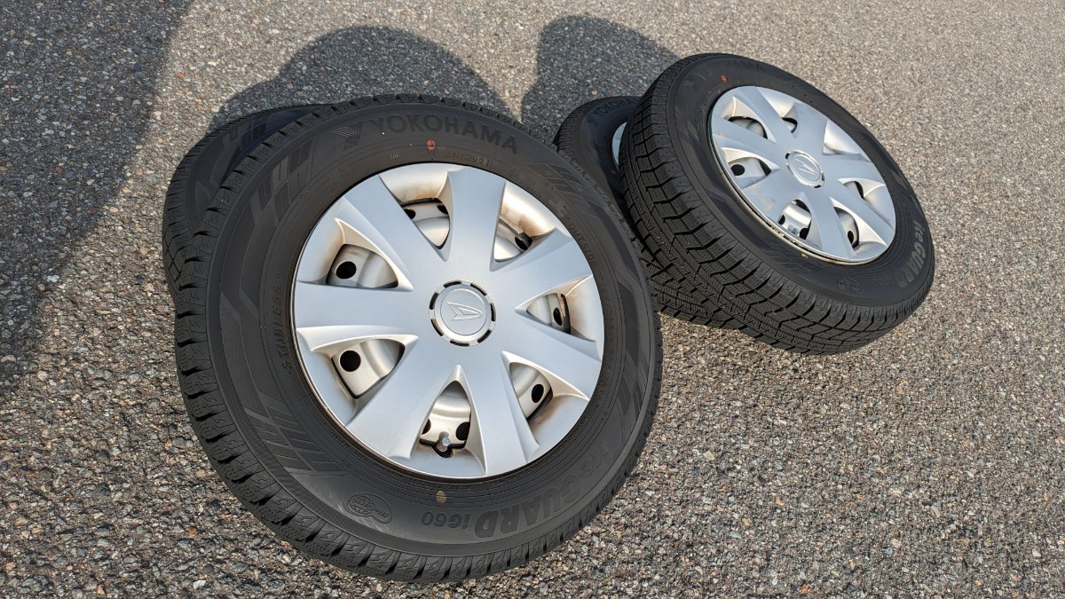 145/80R13 スタッドレスタイヤ 21年製　ヨコハマアイスガード バリ山　ダイハツ純正　ナット付き 145&frasl;80R13 ヨコハマ iG60 145／80r13の通販 nヨコハマ nタイヤ