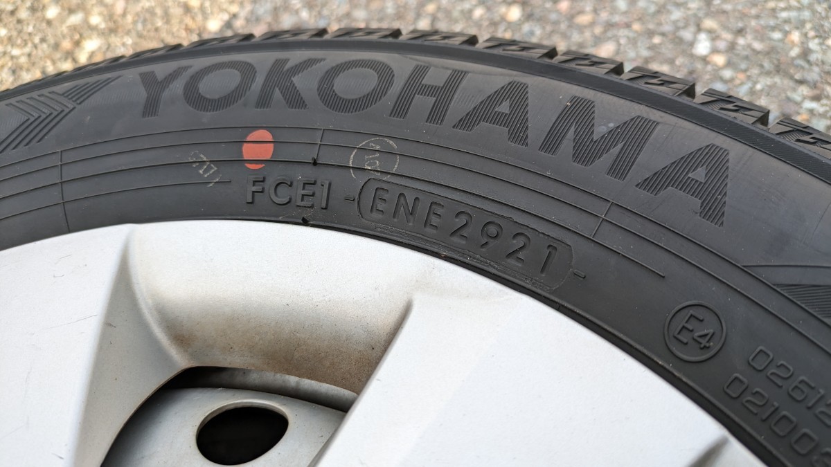 145/80R13 スタッドレスタイヤ 21年製　ヨコハマアイスガード バリ山　ダイハツ純正　ナット付き 145&frasl;80R13 ヨコハマ iG60 145／80r13の通販 nヨコハマ nタイヤ